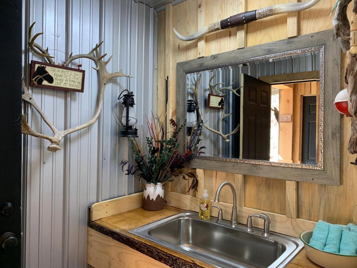 Fox Pass Cabins Bed & Breakfast Hot Springs Exterior photo