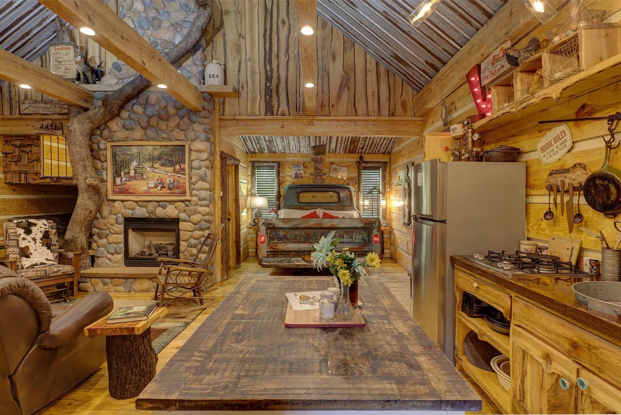 Fox Pass Cabins Bed & Breakfast Hot Springs Exterior photo