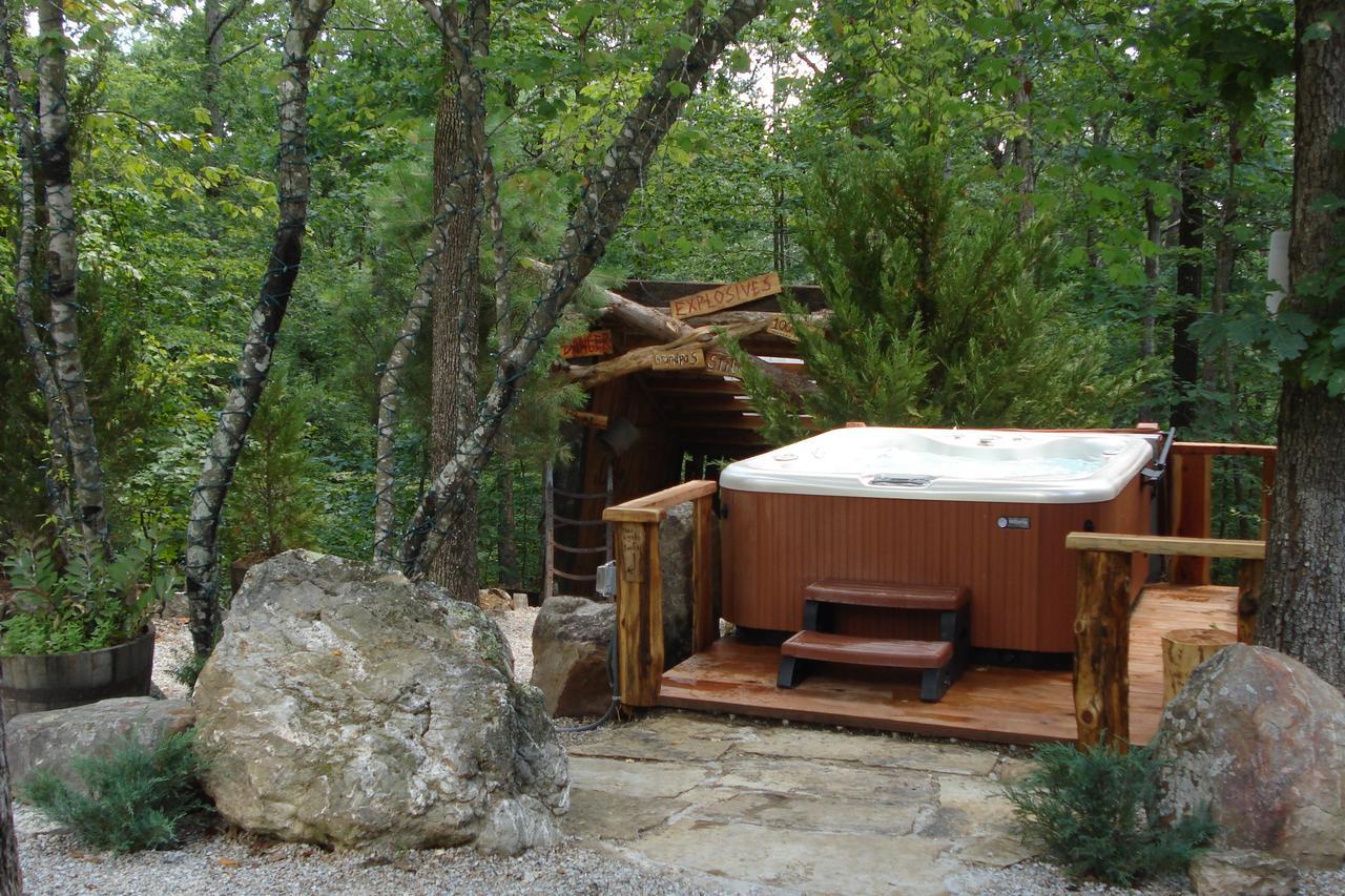 Fox Pass Cabins Bed & Breakfast Hot Springs Exterior photo